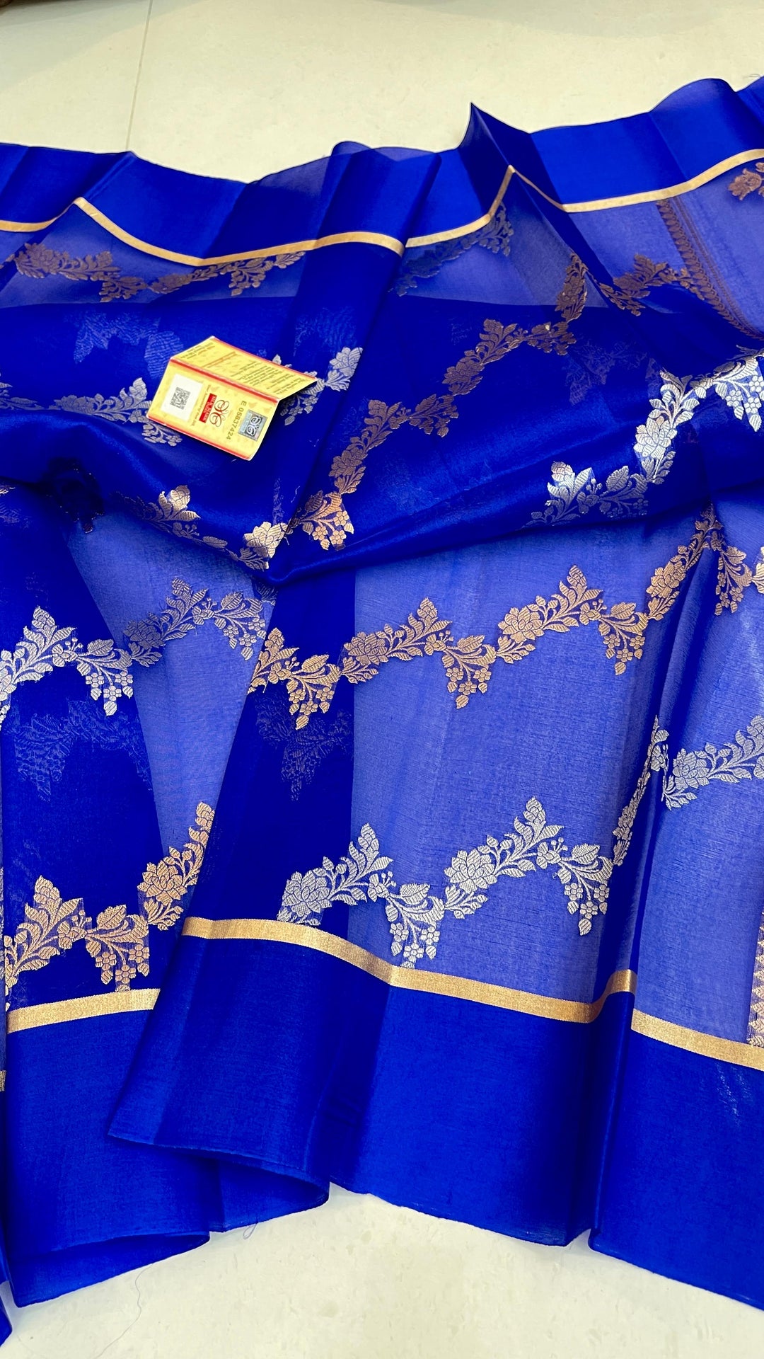 Pure Kora Organza Silk Hanloom Zari Work Saree.