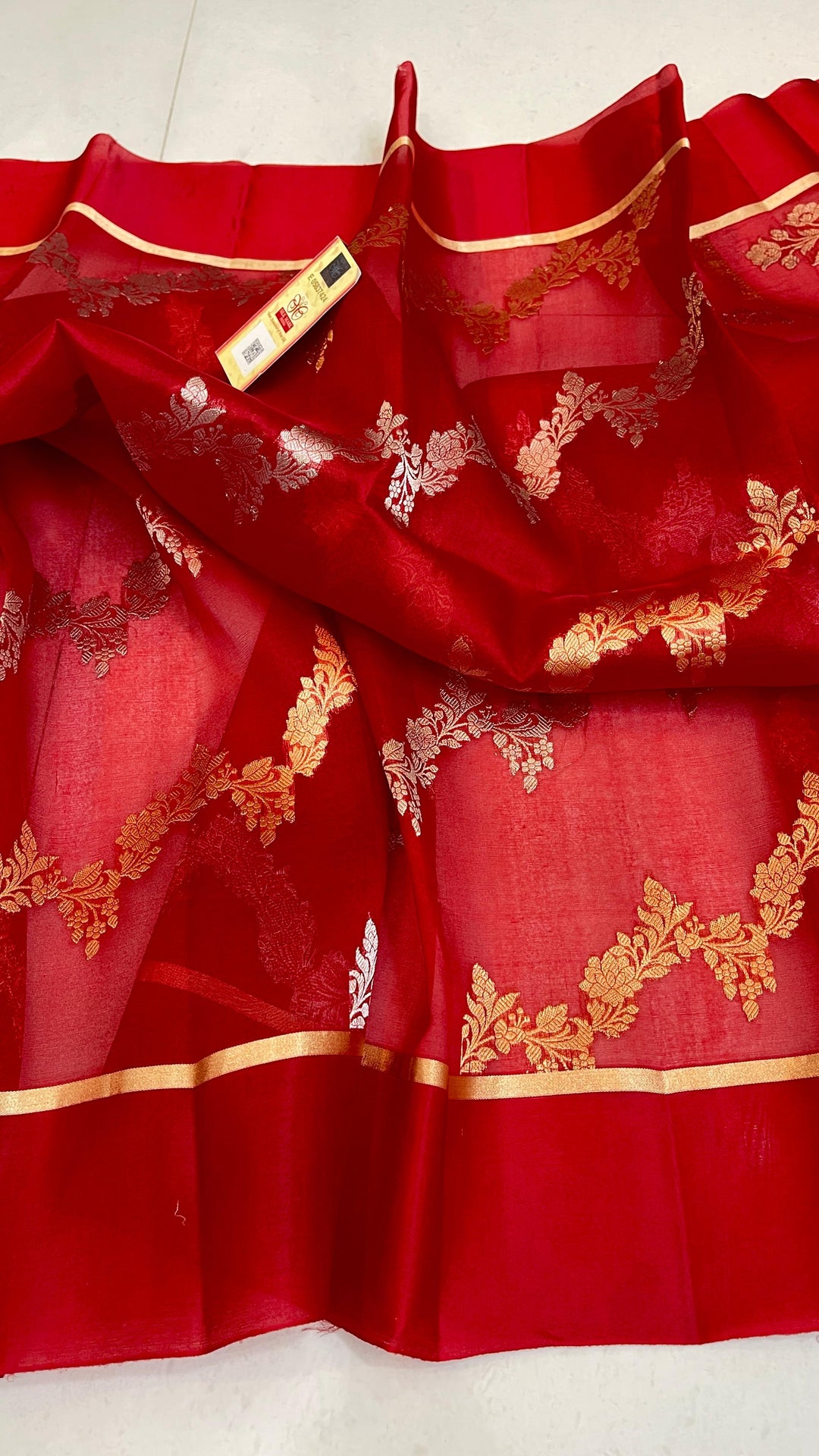 Pure Kora Organza Silk Hanloom Zari Work Saree.