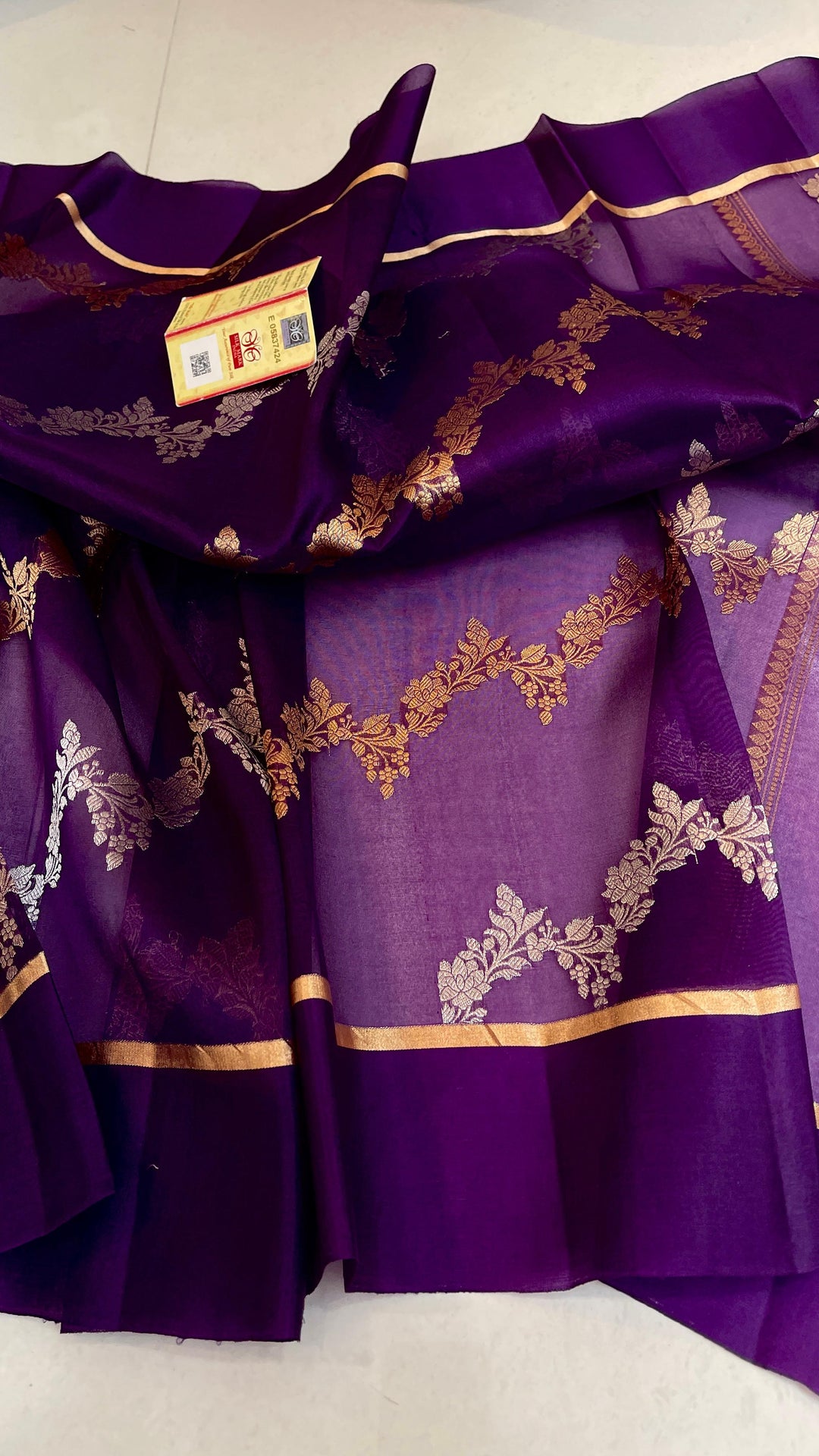 Pure Kora Organza Silk Hanloom Zari Work Saree.