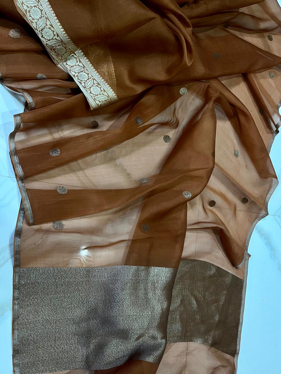 Pure Kora Organza Silk Hanloom Zari Work Saree.