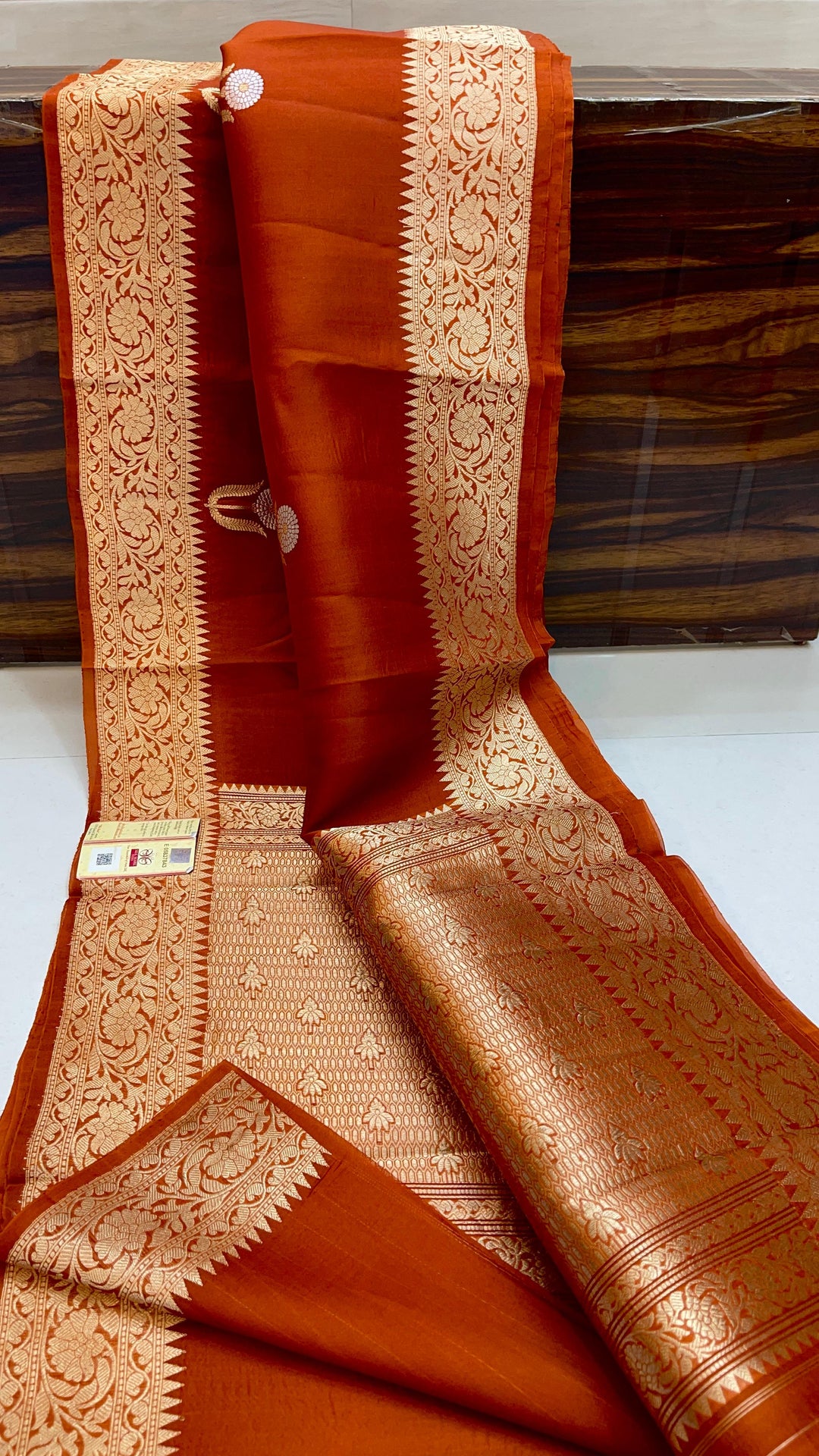 Pure Kora Organza Silk Hanloom Zari Work Saree.