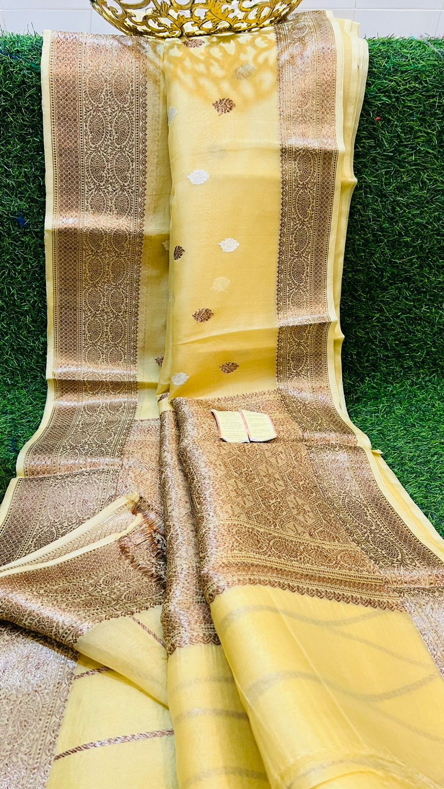 Pure Kora Organza Silk Hanloom Zari Work Saree.