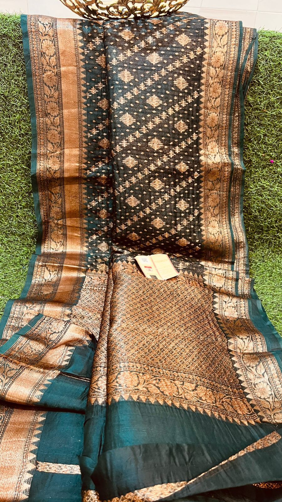 Pure Kora Organza Silk Hanloom Zari Work Saree.