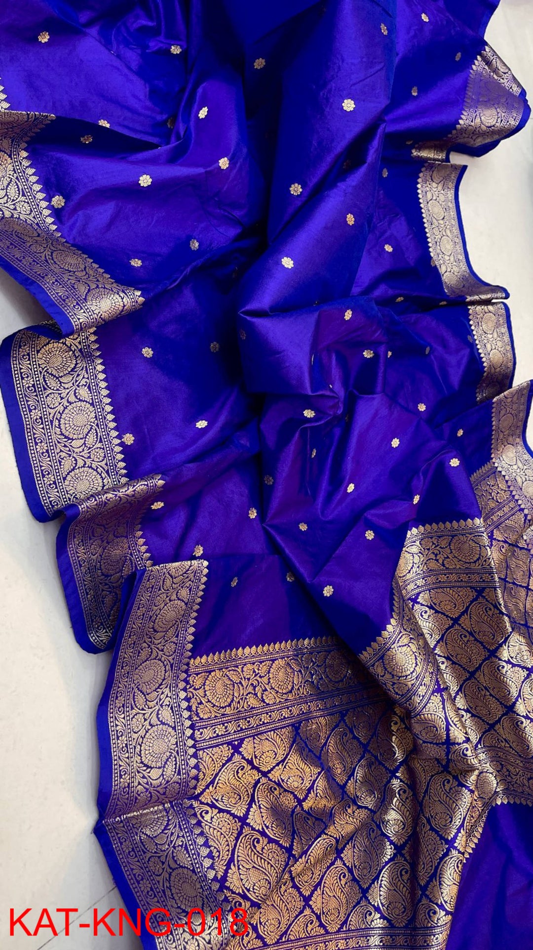 Pure Kanjivaram Silk Hand weaved saree With Blouse.
