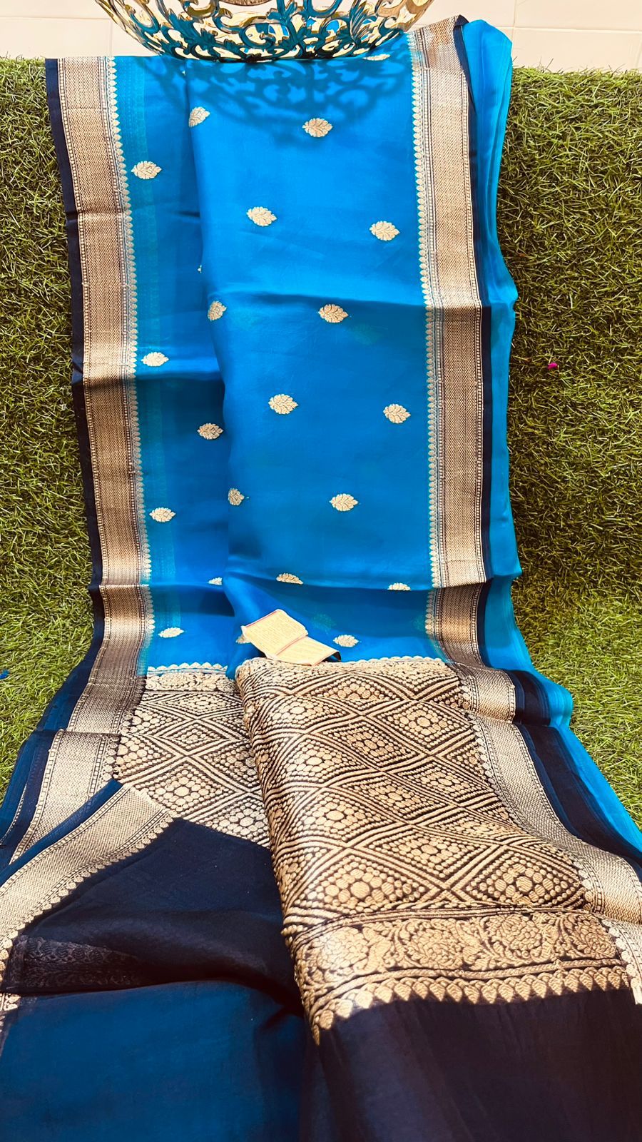 Pure Kora Organza Silk Hanloom Zari Work Saree.