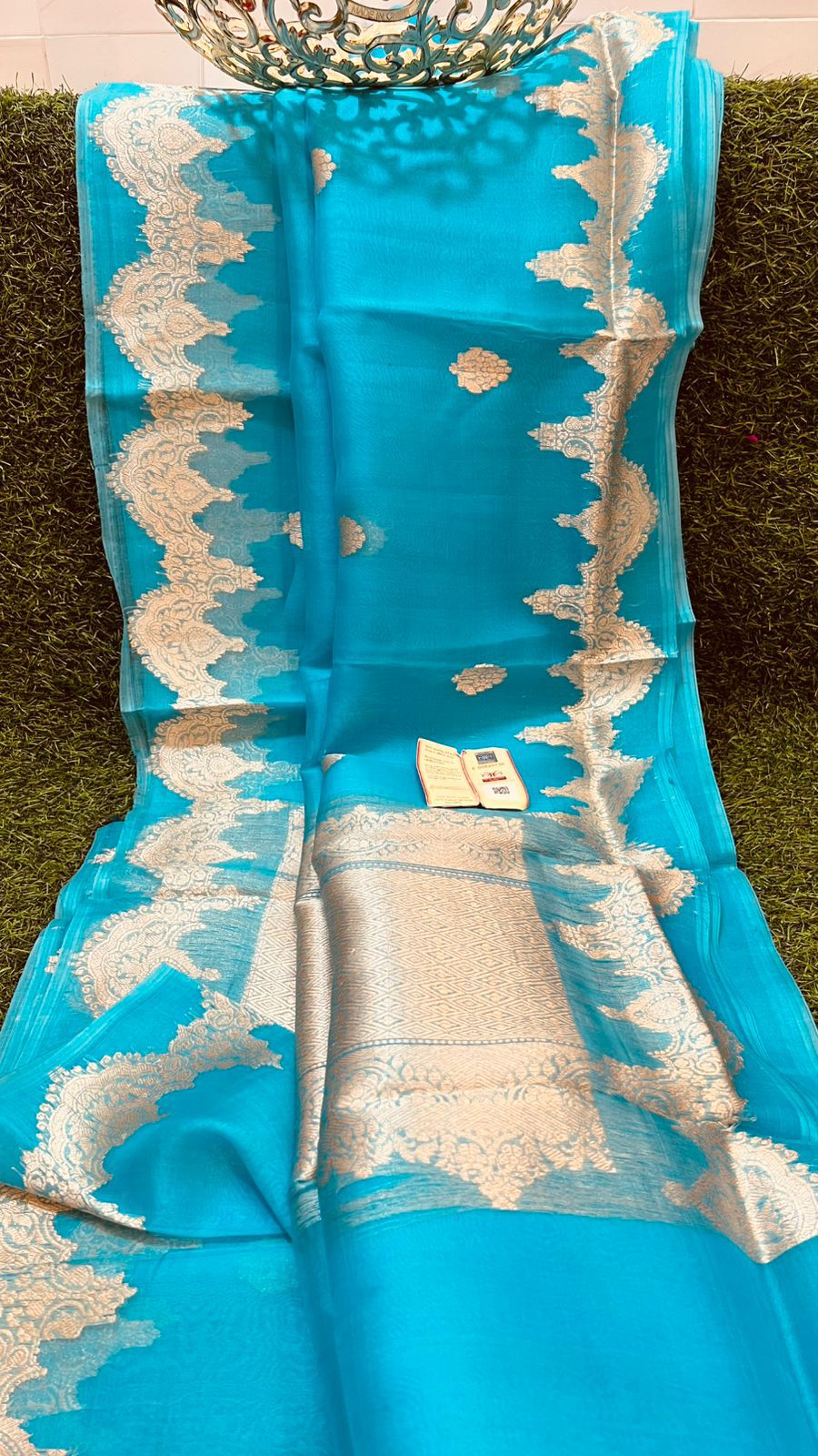 Pure Kora Organza Silk Hanloom Zari Work Saree.