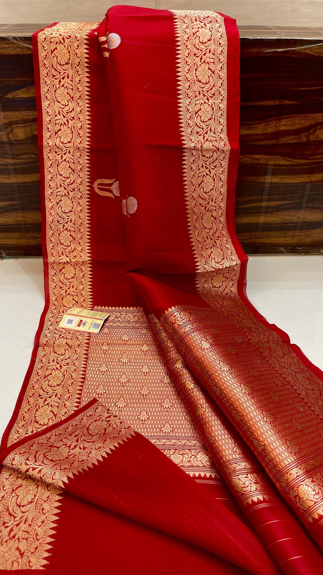 Pure Kora Organza Silk Hanloom Zari Work Saree.