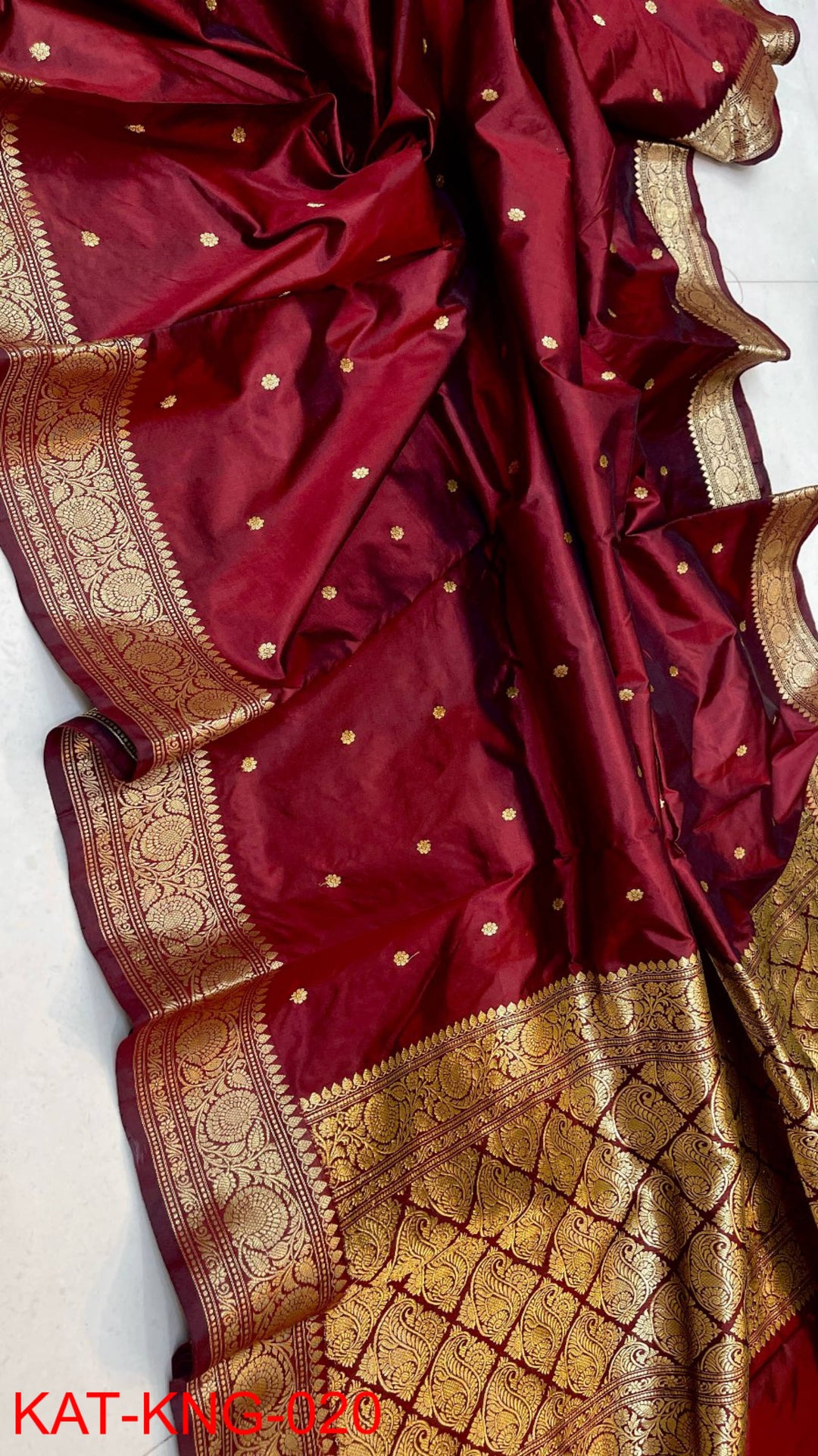 Pure Kanjivaram Silk Hand weaved saree With Blouse.