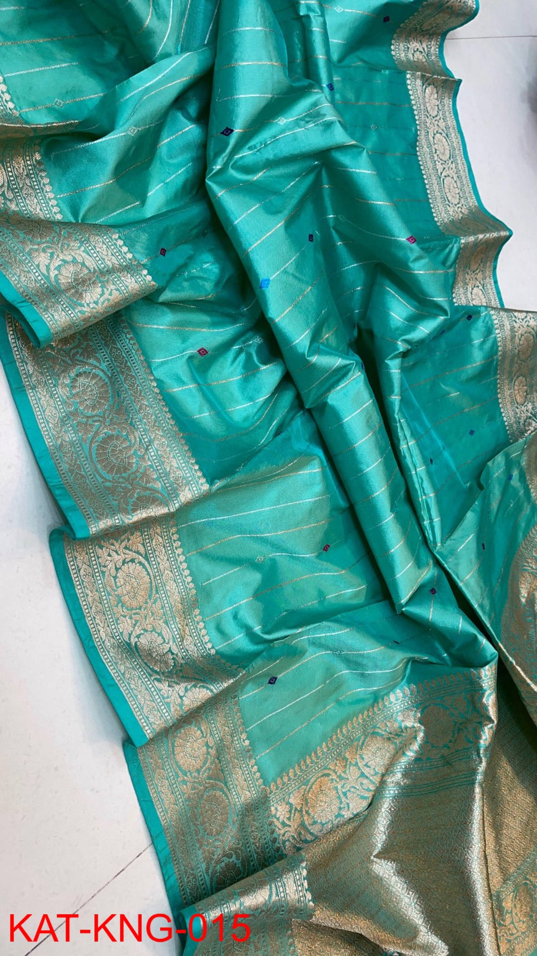 Pure Kanjivaram Silk Hand weaved saree With Blouse.