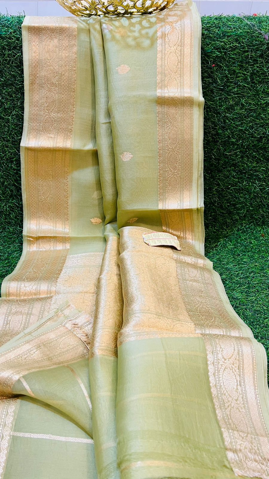 Pure Kora Organza Silk Hanloom Zari Work Saree.