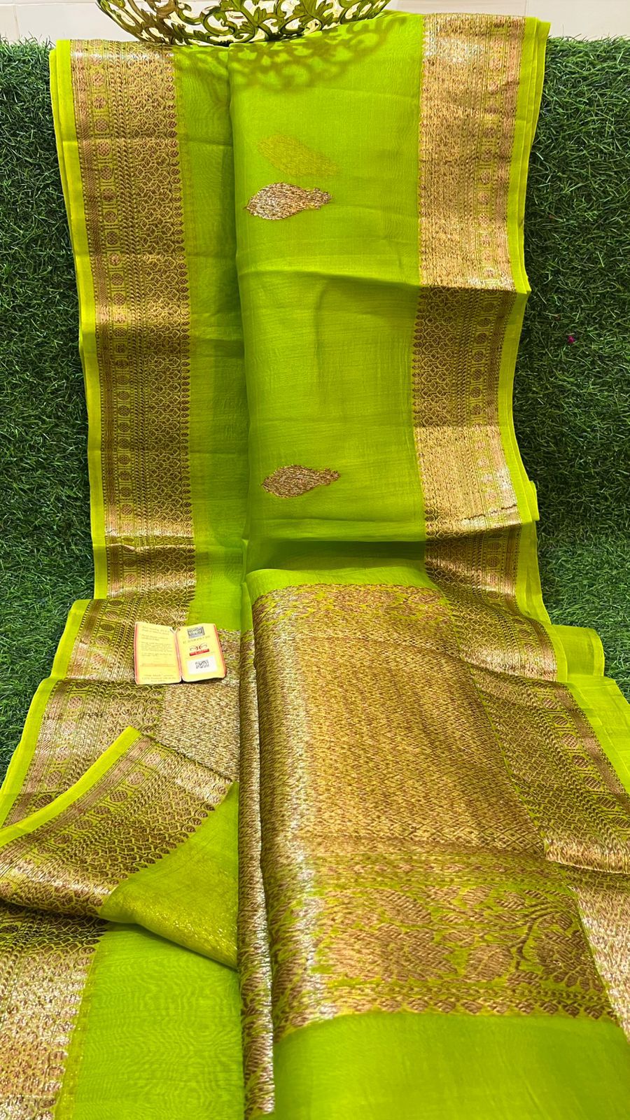 Pure Kora Organza Silk Hanloom Zari Work Saree.