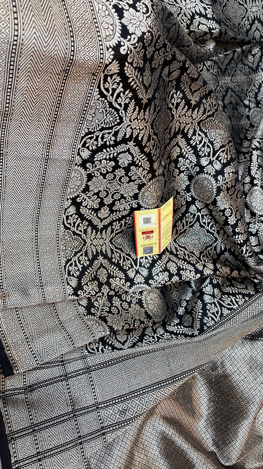 Pure Banarasi Handloom Katan Silk Saree With Beautiful Zari