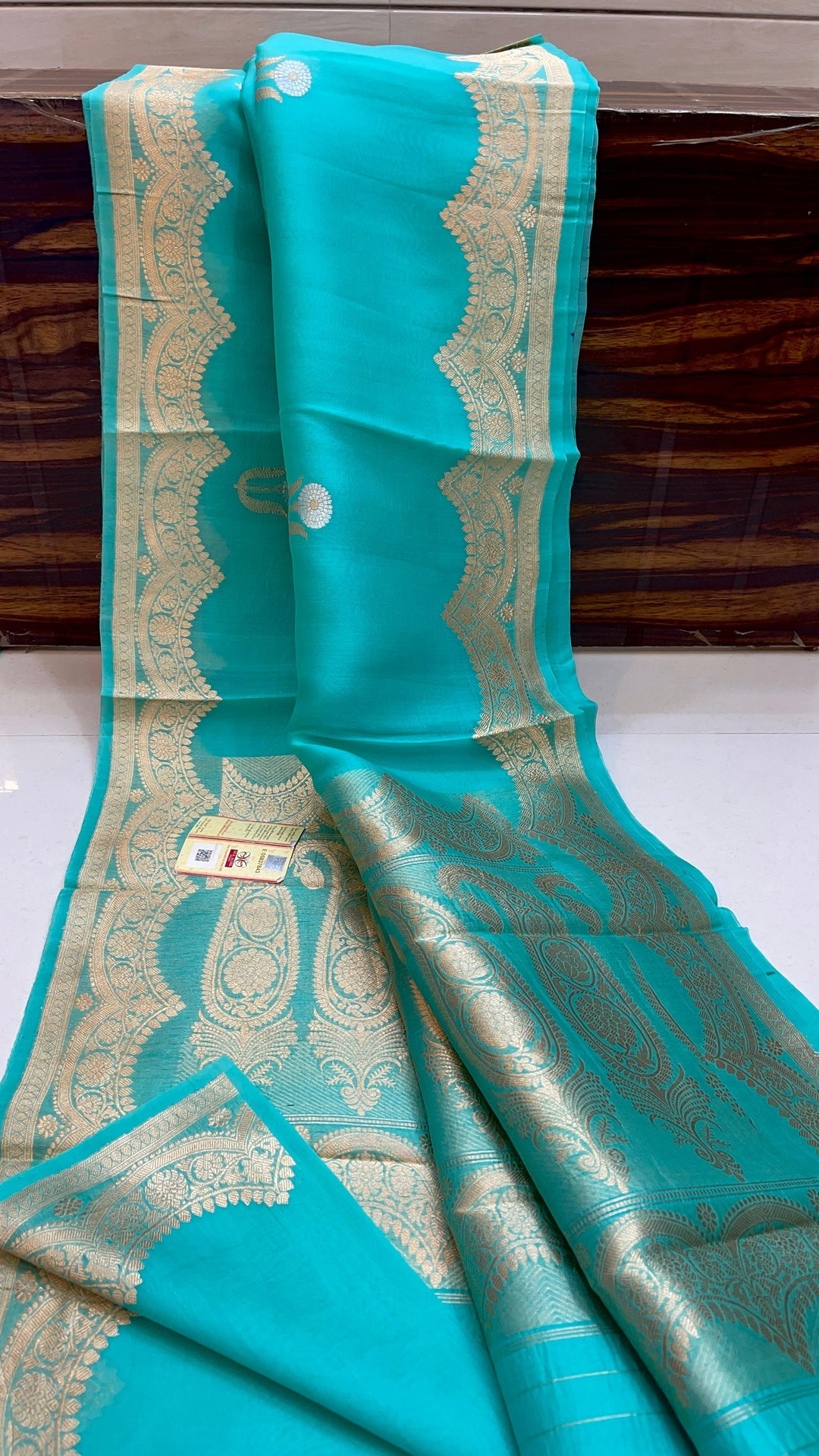 Pure Kora Organza Silk Hanloom Zari Work Saree.