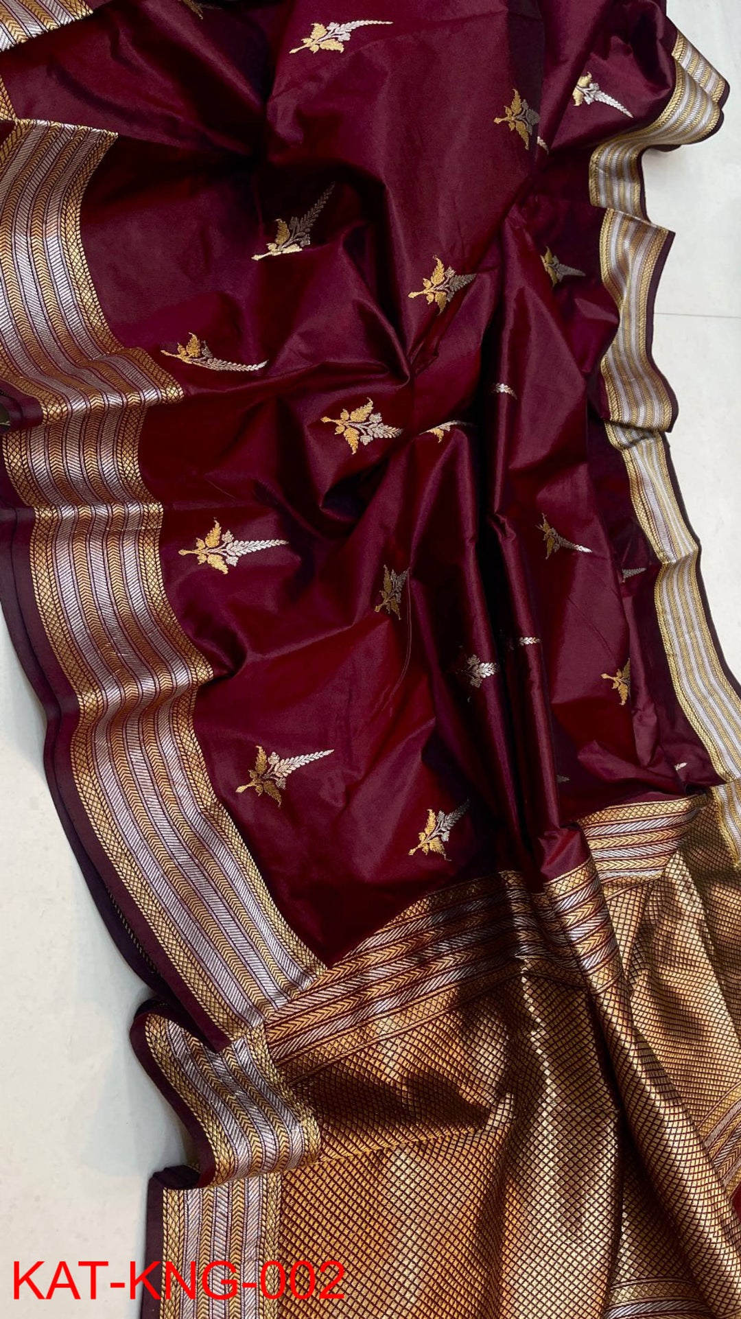 Pure Kanjivaram Silk Hand weaved saree With Blouse.
