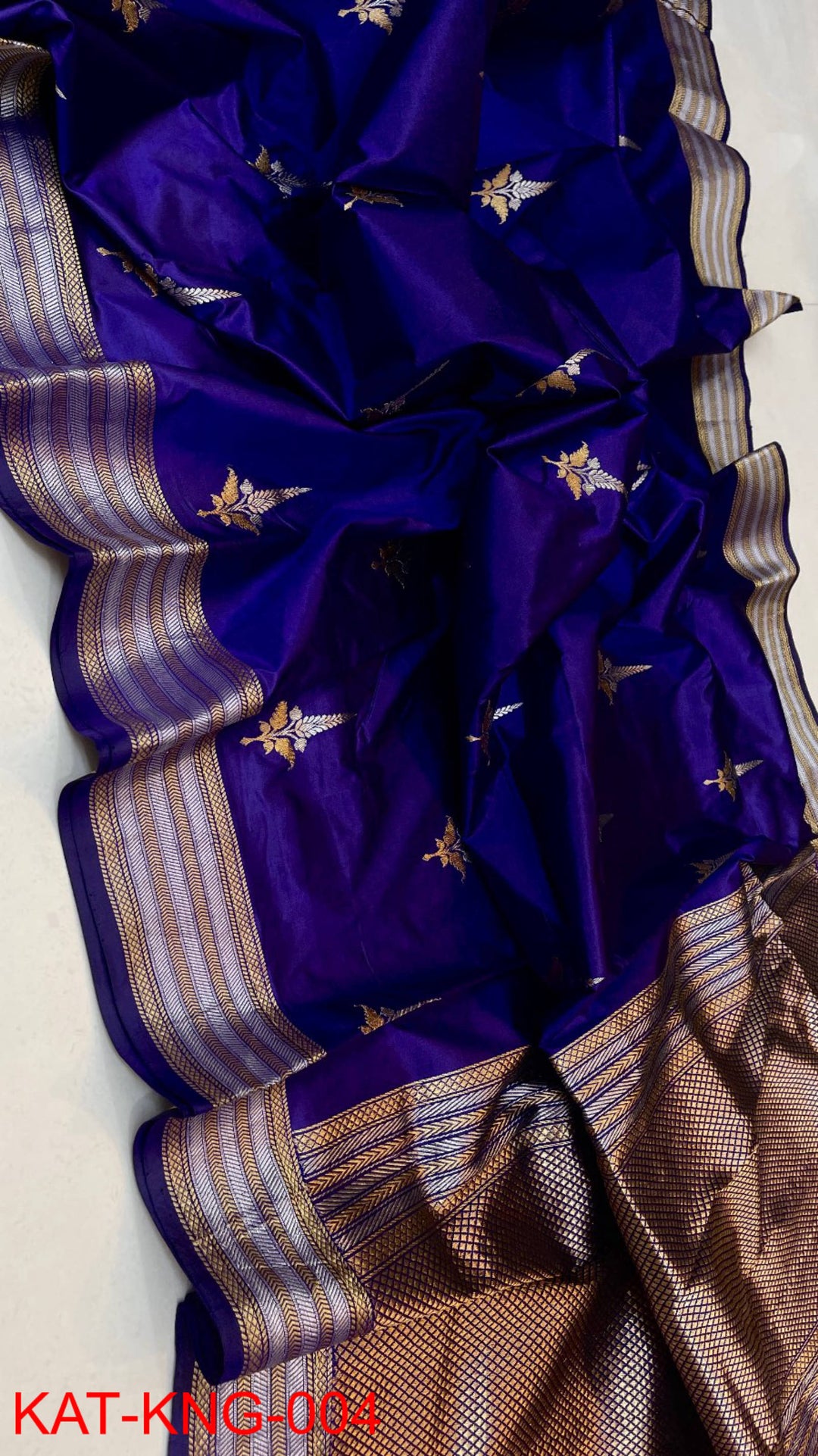 Pure Kanjivaram Silk Hand weaved saree With Blouse.