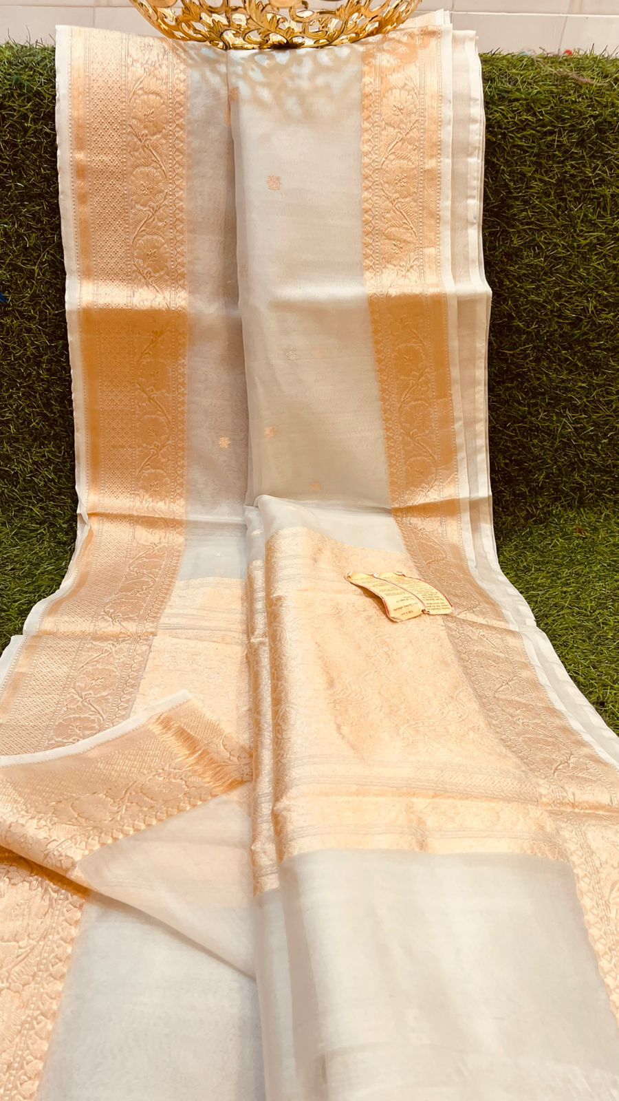 Pure Kora Organza Silk Hanloom Zari Work Saree.