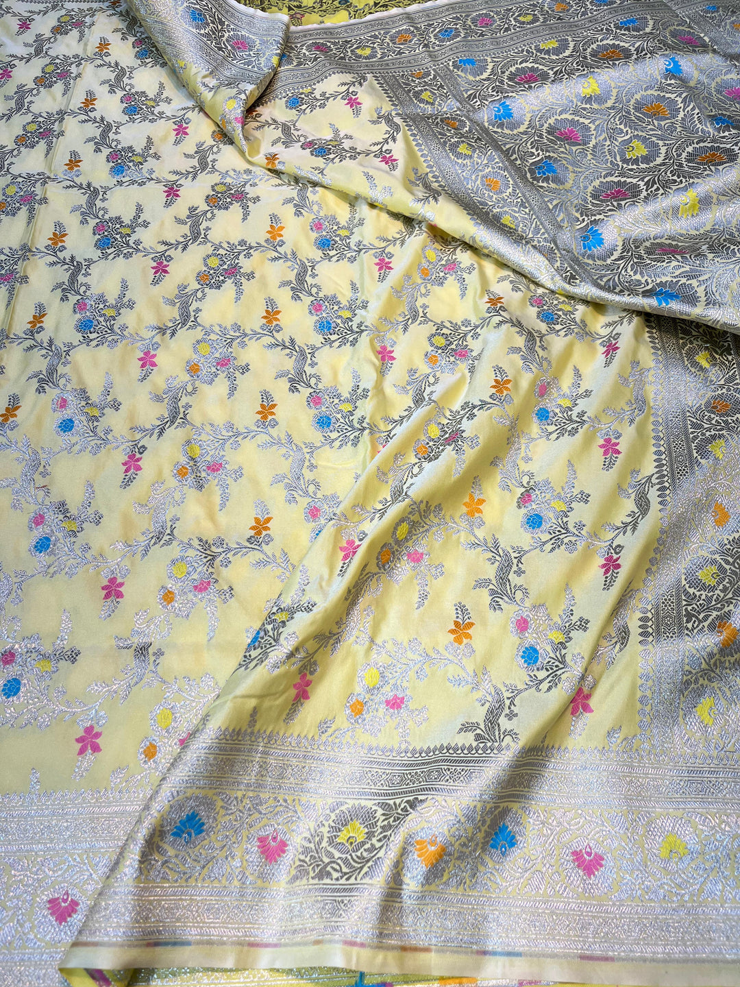 Pure Banarasi Mashru Silk Saree With Tilfi Weaved Work.