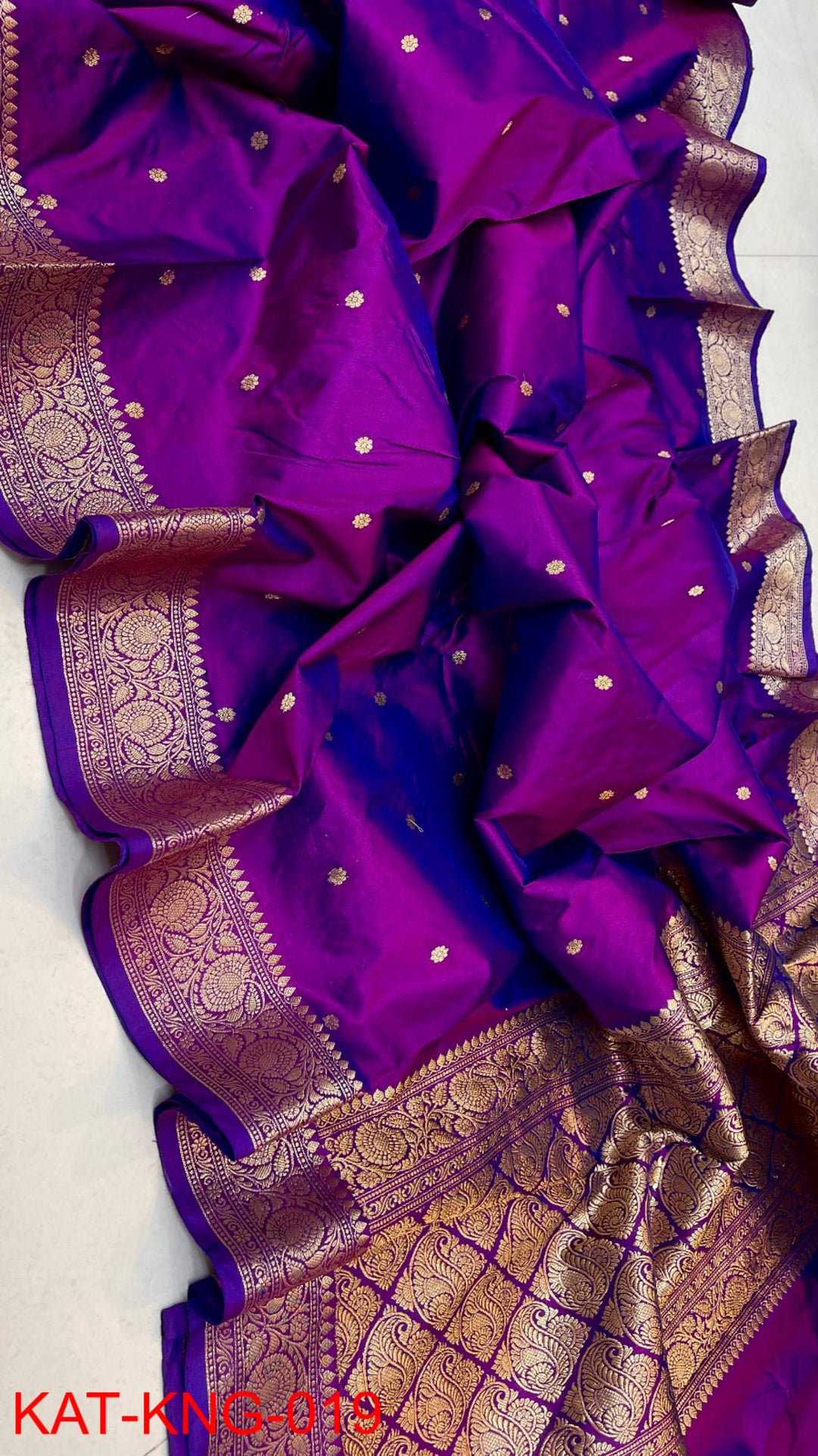 Pure Kanjivaram Silk Hand weaved saree With Blouse.