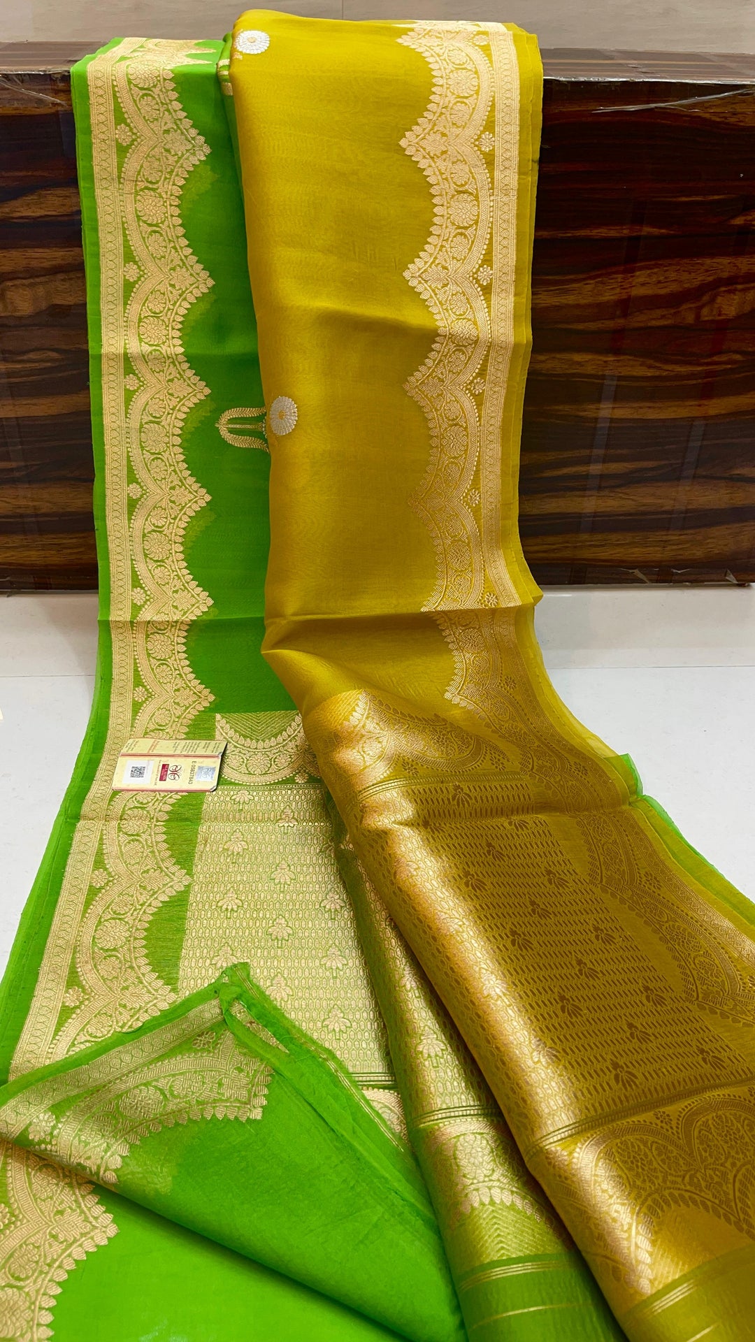 Pure Kora Organza Silk Hanloom Zari Work Saree.