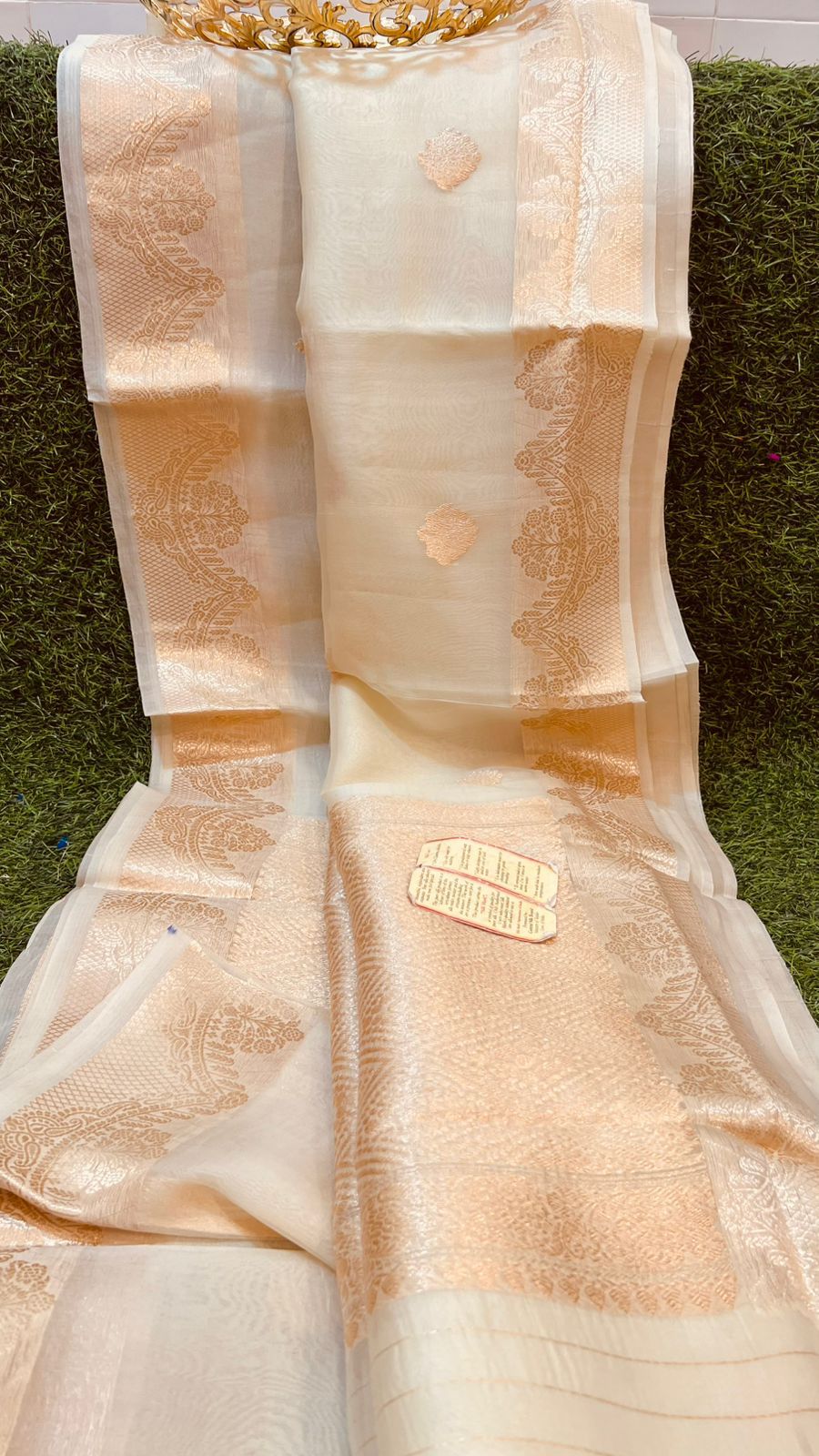 Pure Kora Organza Silk Hanloom Zari Work Saree.