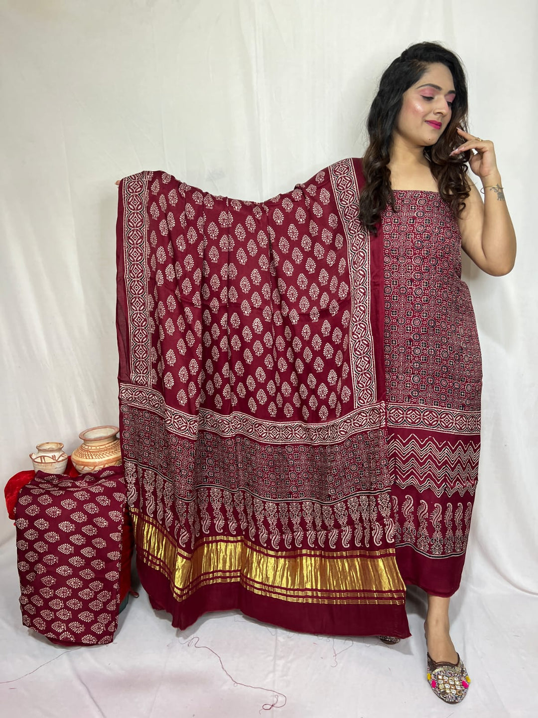 Pure Modal Silk Zari Pallu Weaved 3pc Unstitched Suit .
