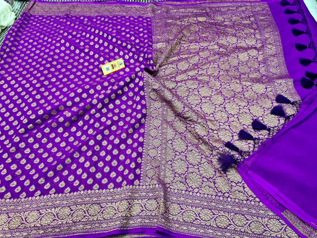 Exclusive Pure Banarasi Khaddi Georgette Saree With Rich Pure Gold Zari Buti ,With Traditional Banarasi Style Border And Pallu ( Length- 6.3 Meter )