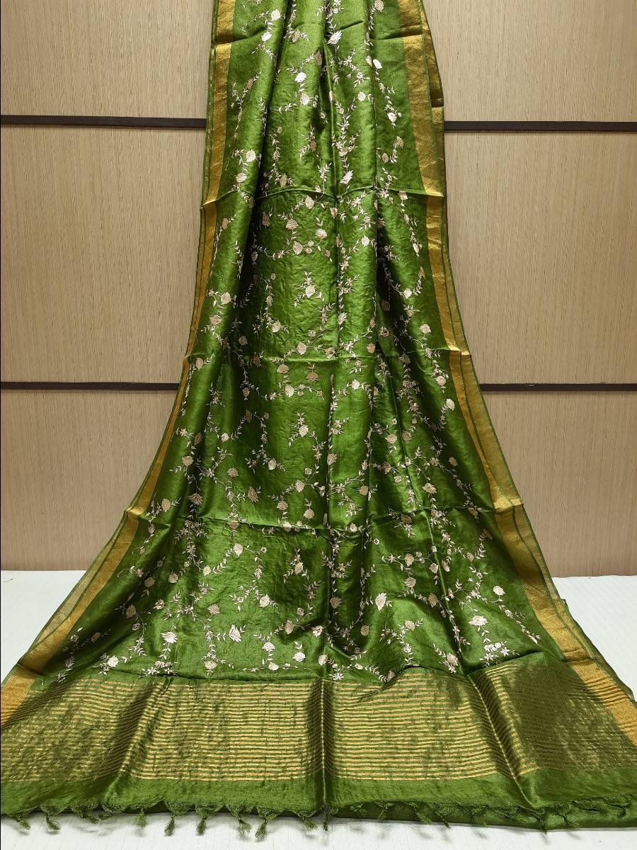 Pure Hand woven Banarasi Tussar Moonga Silk Sarees With /Blouse Contrast/ Smooth & Soft Fabric ( length- 6.3 meter )