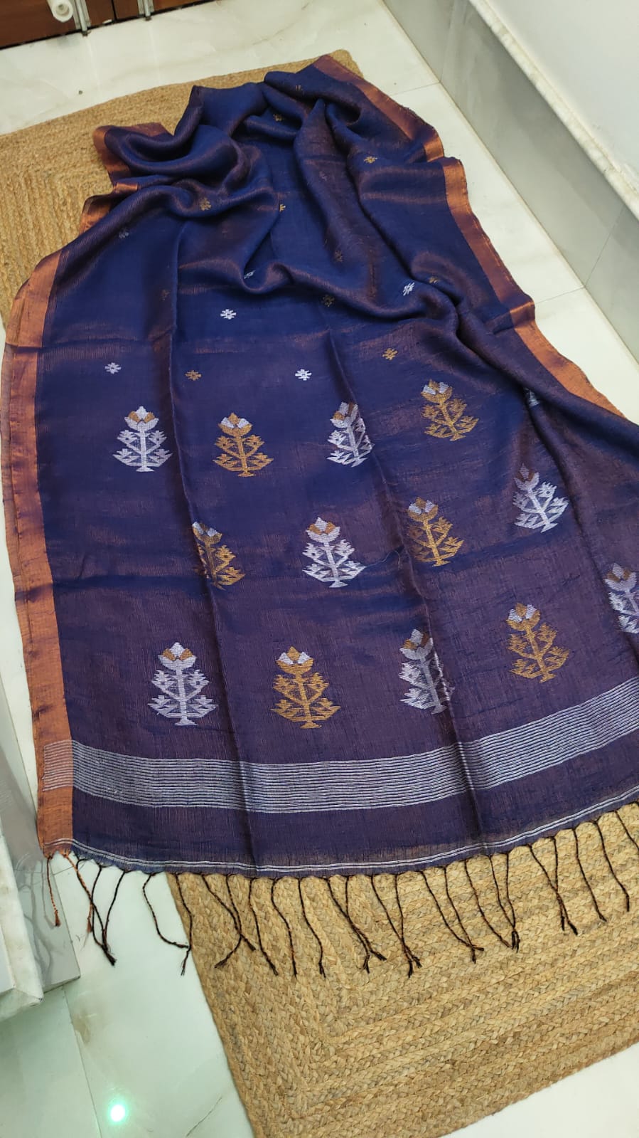 Pure Linen Tissue jamdani Saree With Blouse.