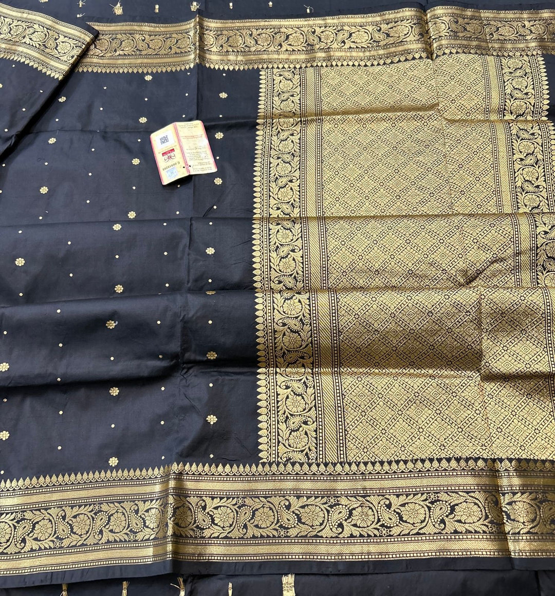Pure Kanjivaram Silk Hand weaved saree With Blouse. ( length- 6.5 meter )