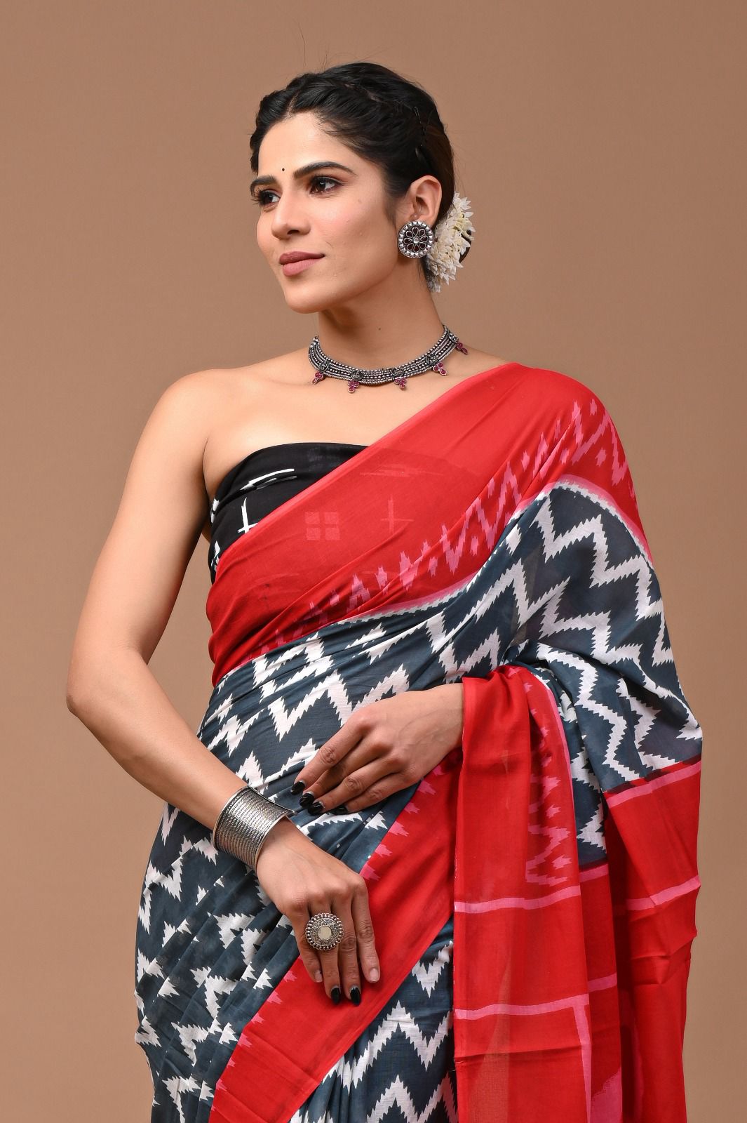 Pure  Mul cotton Hand print saree with Blouse.
