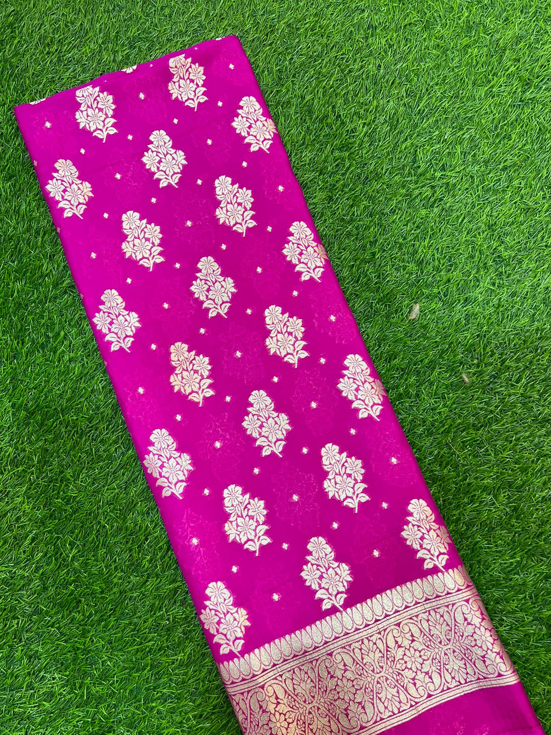 Pure Banarasi Handloom Chiniya Silk All Over Buti Work With Chiniya Silk Full Jaal Work Dupatta.
