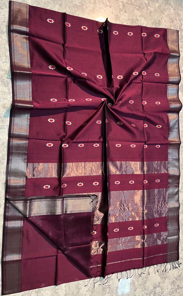 Handloom Maheshwari Silk Saree With Blouse.