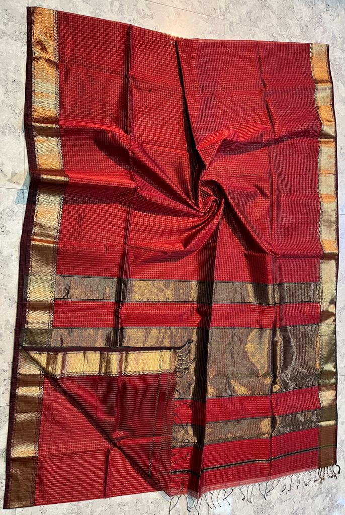 Handloom Maheshwari Silk Saree With Blouse.