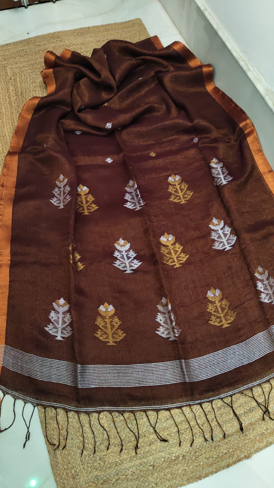 Pure Linen Tissue jamdani Saree With Blouse.