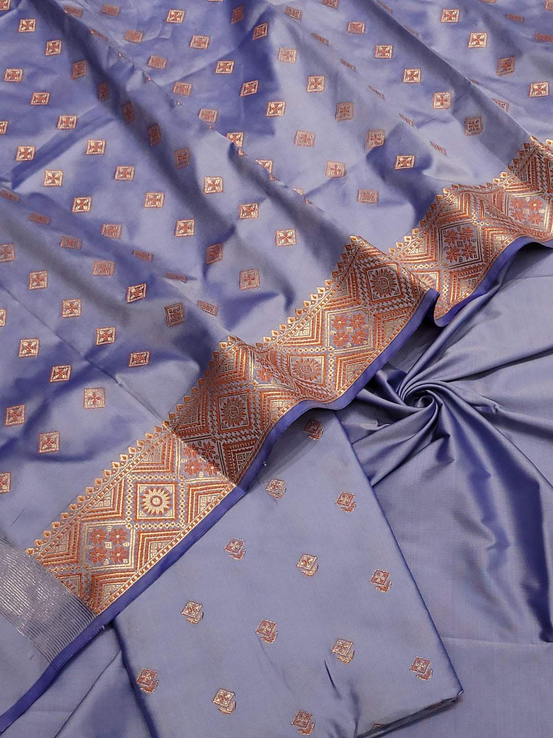 Pure Banarasi Double Alfi Weaved Silk Unstitched Suit With Banarasi Silk Dupatta .