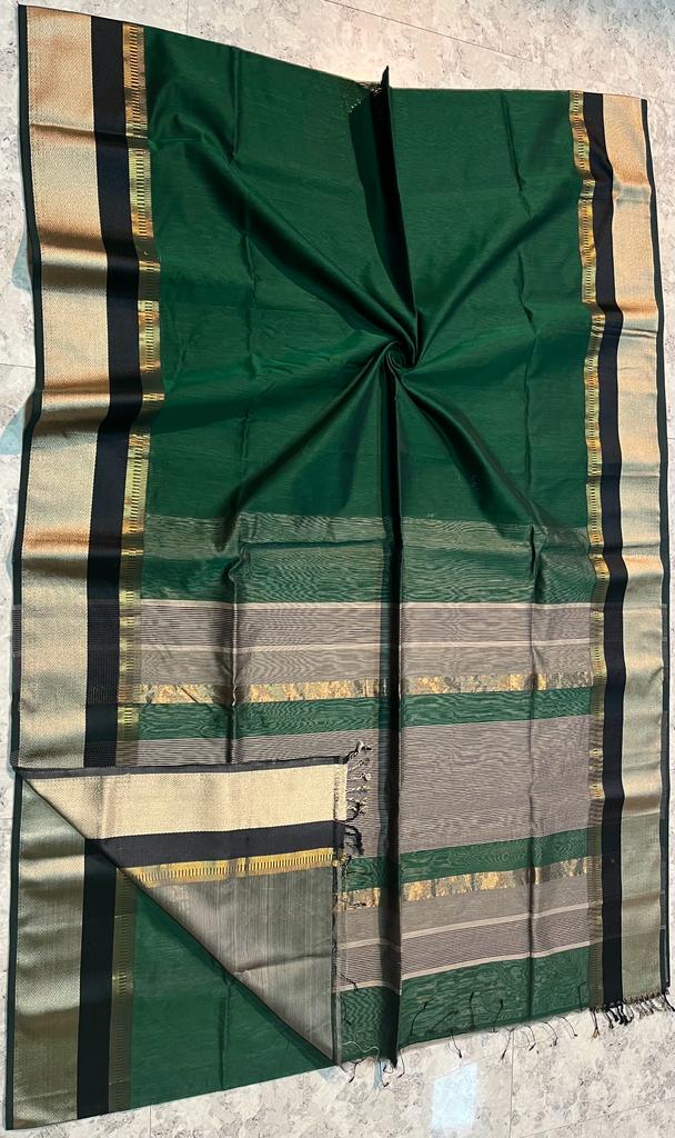 Handloom Maheshwari Silk Saree With Blouse.