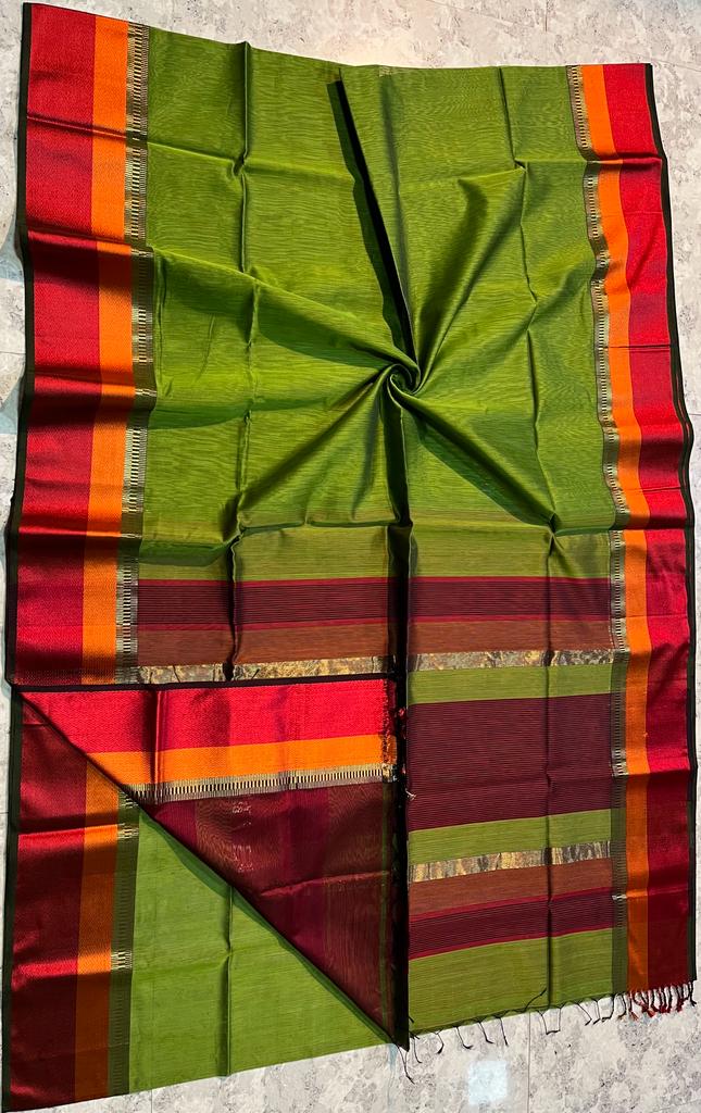 Handloom Maheshwari Silk Saree With Blouse.