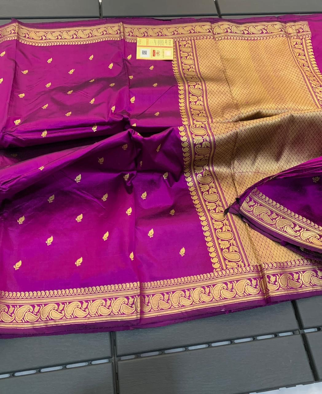 Handwoven Pure Banarasi Katan silk saree with Zari work