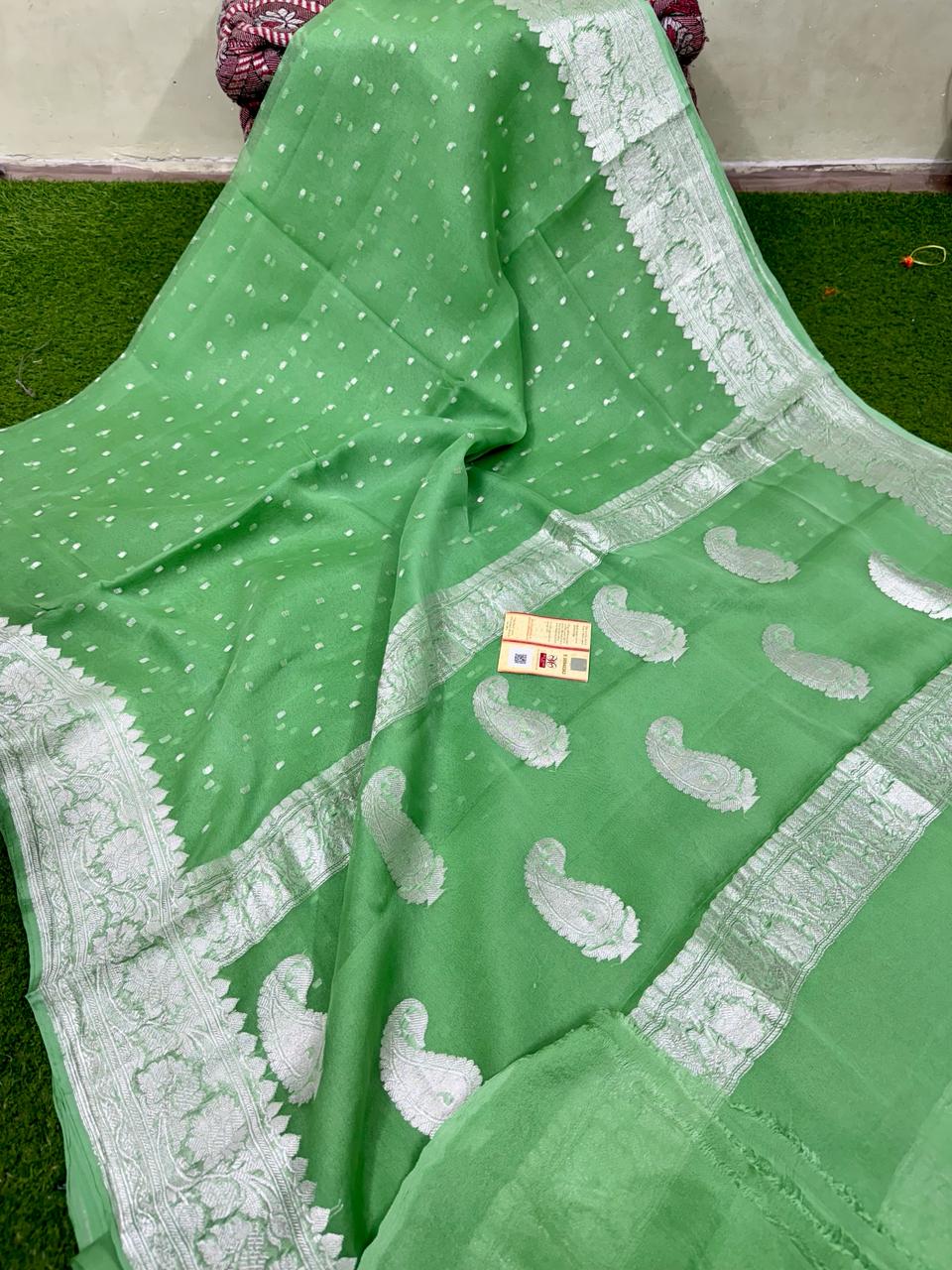 Pure Handloom Khaddi Chiffon Georgette Saree with Silver Zari Weaving blouse | GREEN |