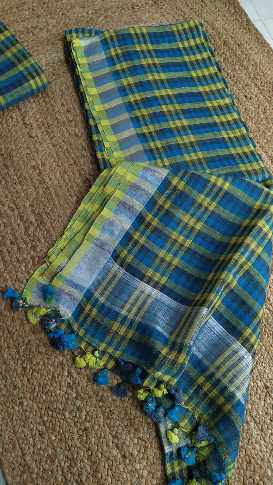 Pure Joyshree Linen Check Saree With Blouse Pc ( 100 count)