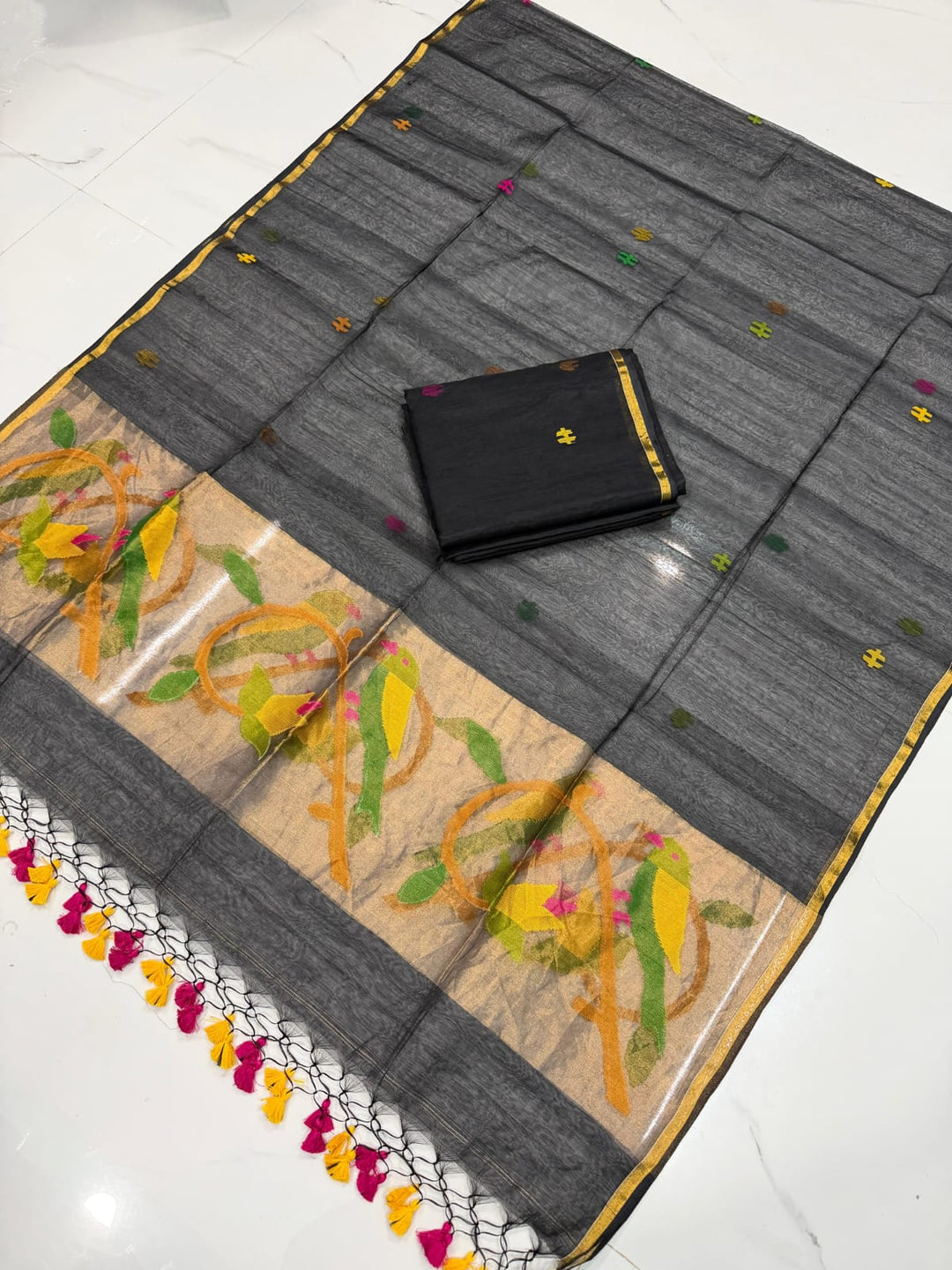 Exclusive Muslin Jamdani 2 pc Unstitched Suit.