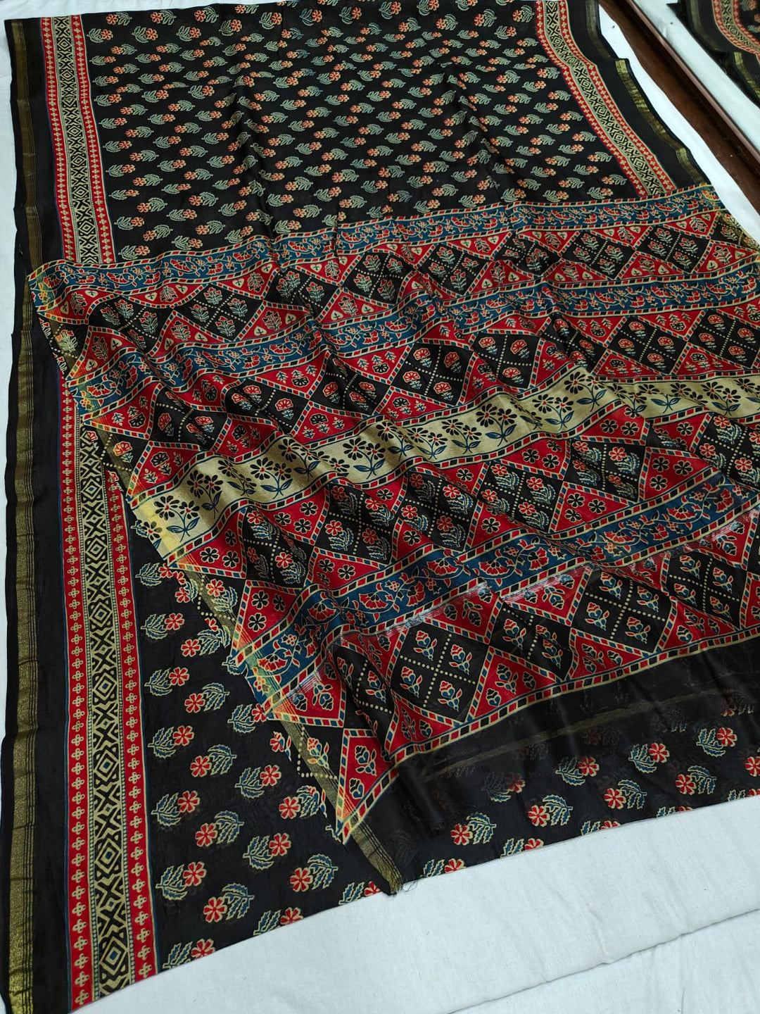 Pure Chanderi Silk Saree With Azrak Print With Blouse .