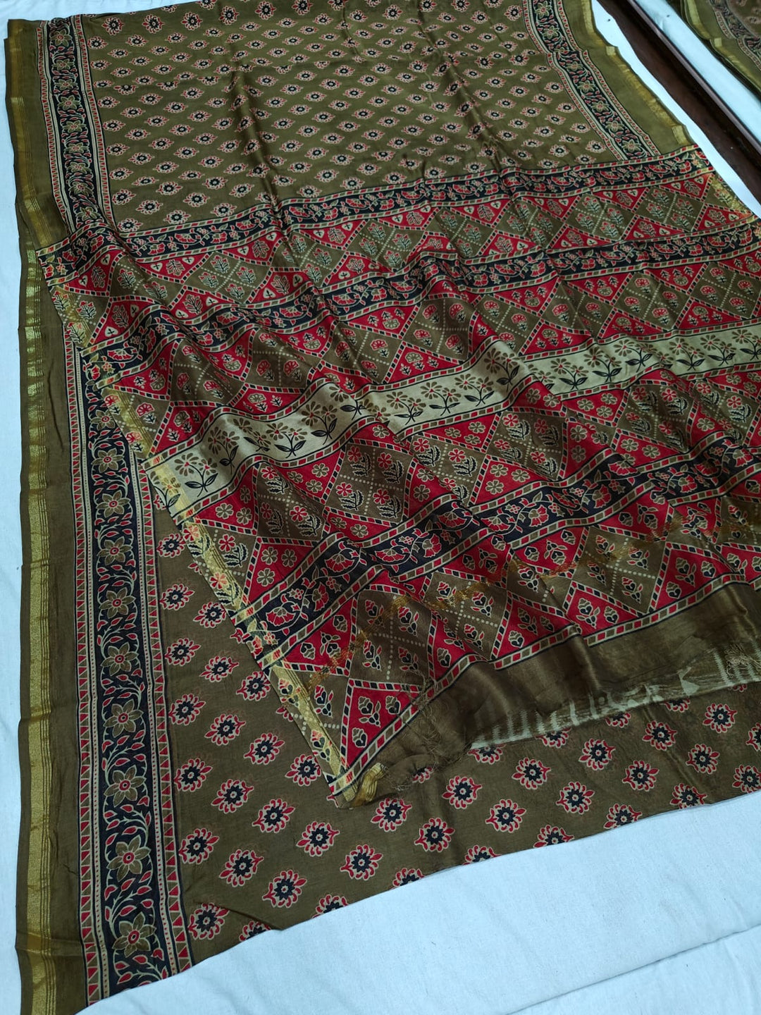 Pure Chanderi Silk Saree With Azrak Print With Blouse .