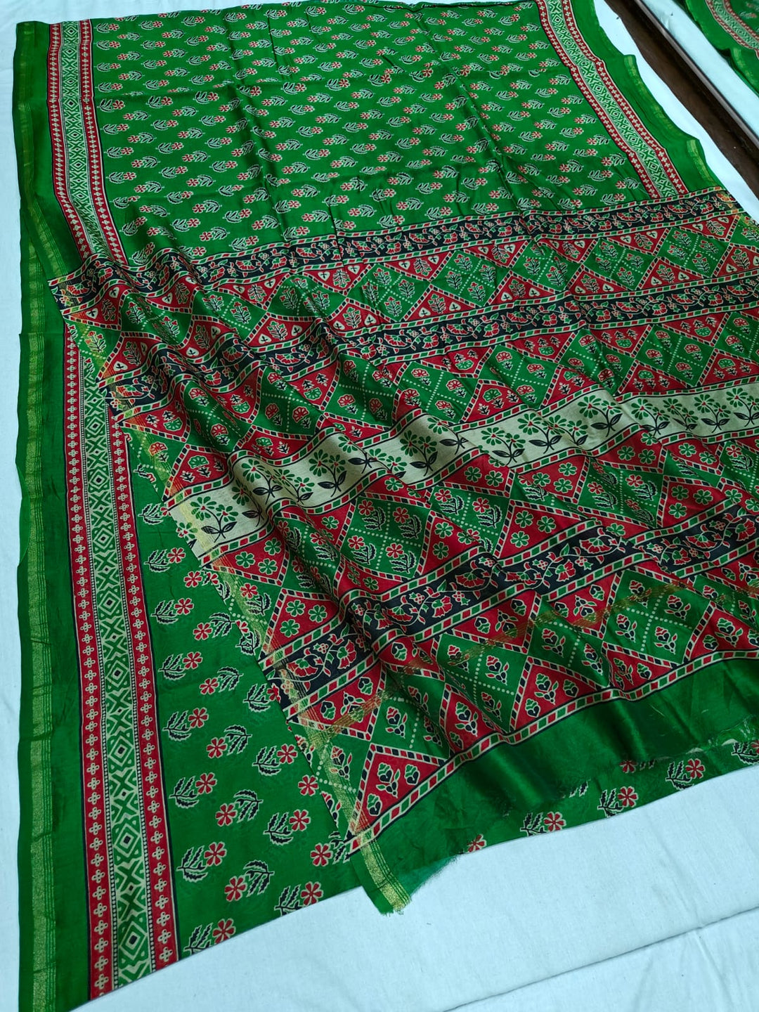 Pure Chanderi Silk Saree With Azrak Print With Blouse .