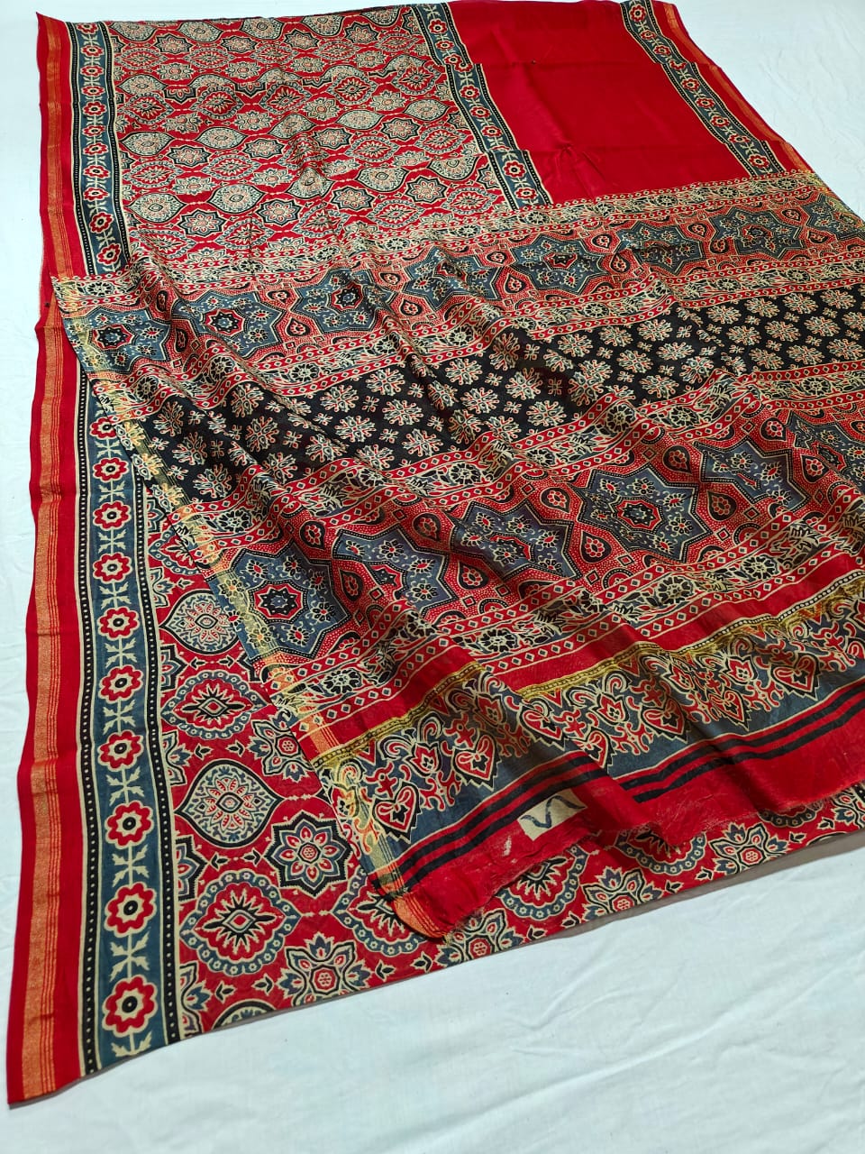 Pure Chanderi Silk Saree With Azrak Print With Blouse .