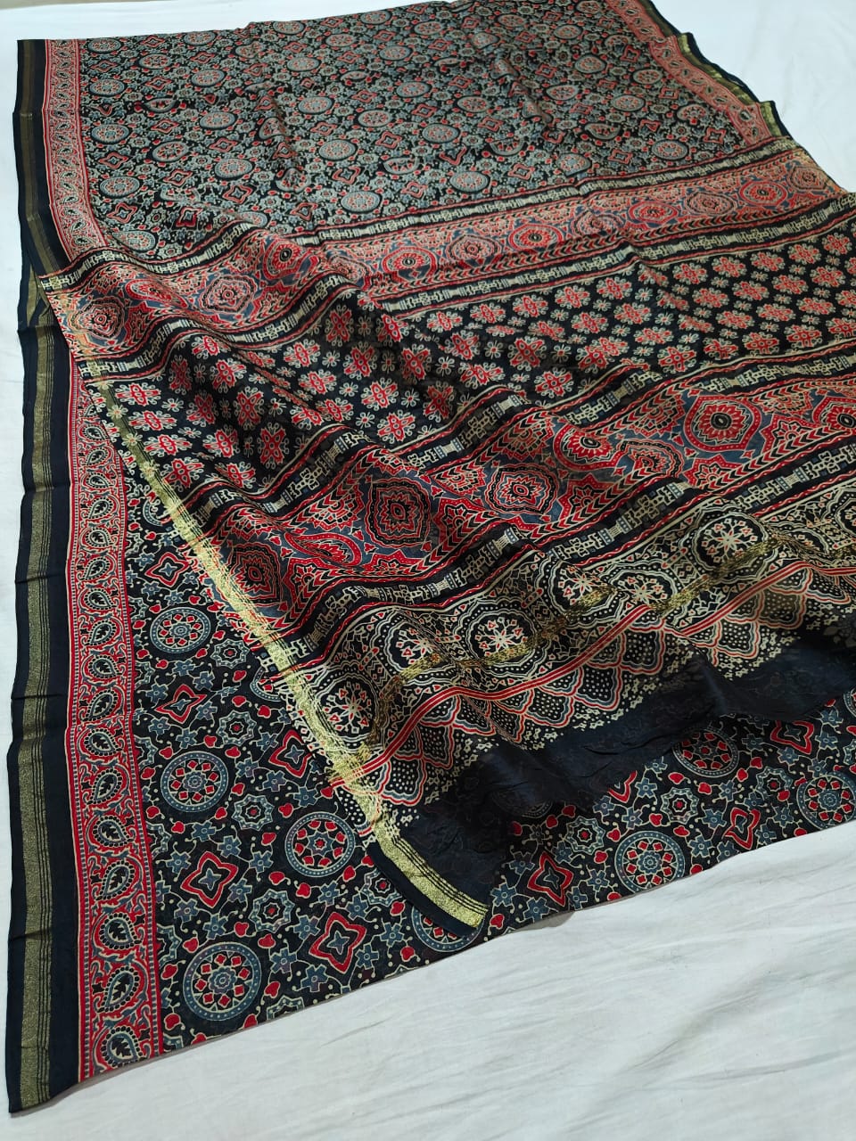 Pure Chanderi Silk Saree With Azrak Print With Blouse .