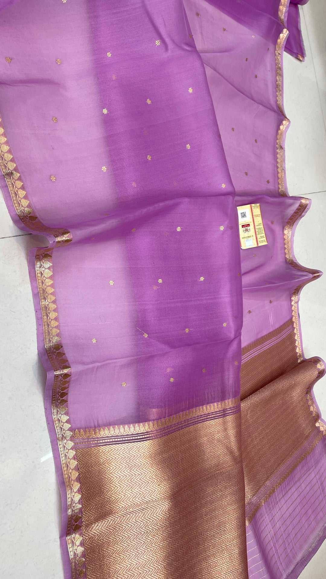 Pure Banarasi Kora Silk Saree With Intricate Borders ( SILK MARK CERTIFIED)