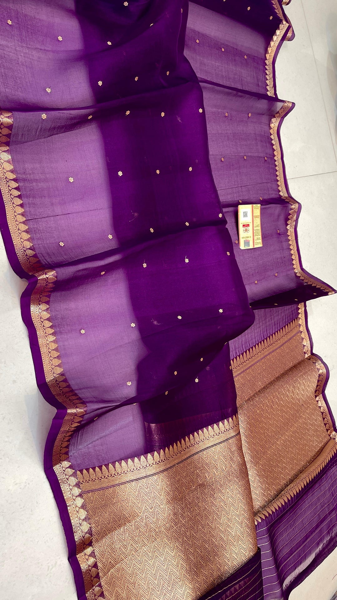 Pure Banarasi Kora Silk Saree With Intricate Borders ( SILK MARK CERTIFIED)
