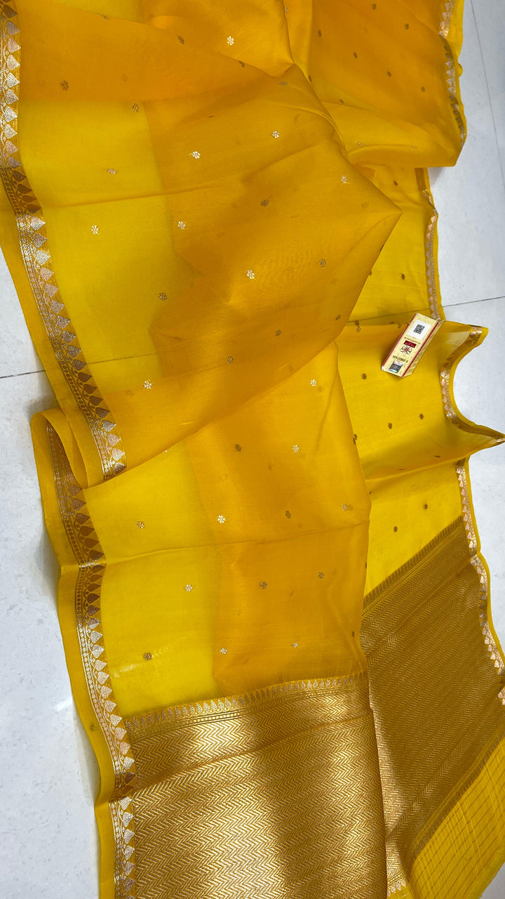 Pure Banarasi Kora Silk Saree With Intricate Borders ( SILK MARK CERTIFIED)