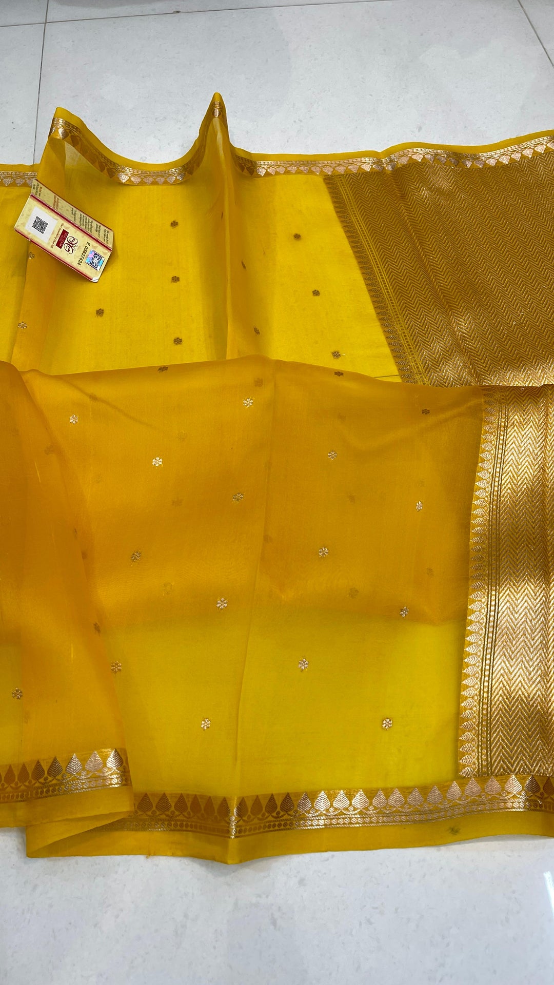 Pure Banarasi Kora Silk Saree With Intricate Borders ( SILK MARK CERTIFIED)